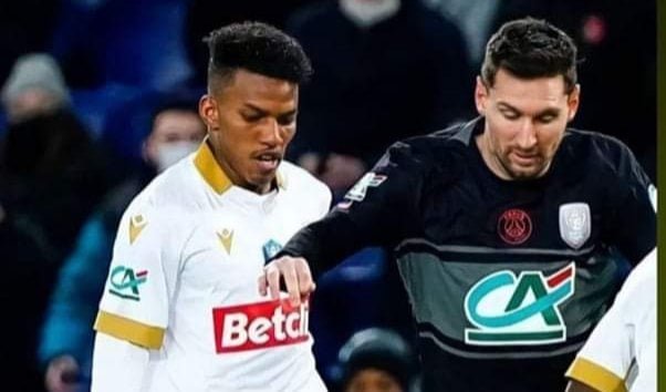 Hicham Boudaoui vs Lionel Messi
