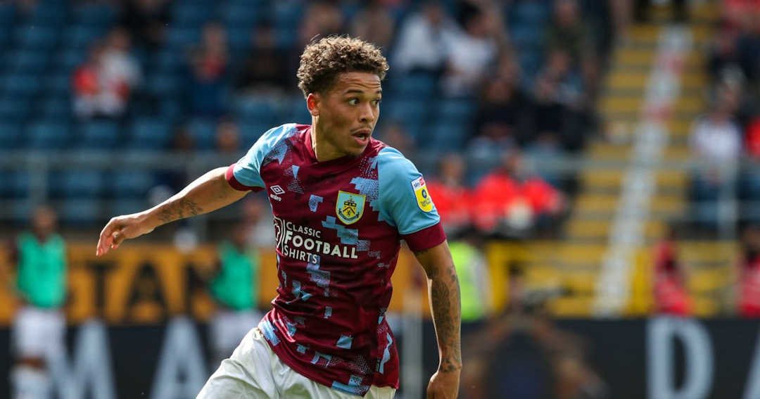 Manuel Benson académicien JMG avec Burnley Fc champion de la EFL 2022-2023