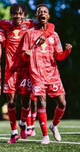 JUNE 2023 Donkor et Sofo academicien JMG avec le Red Bullf