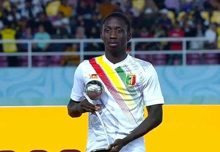 Hamidou-Makalou-academicien-JMG-BALLON-DARGENT-de-la-Coupe-du-Monde-U17-2023-en-Indonesie