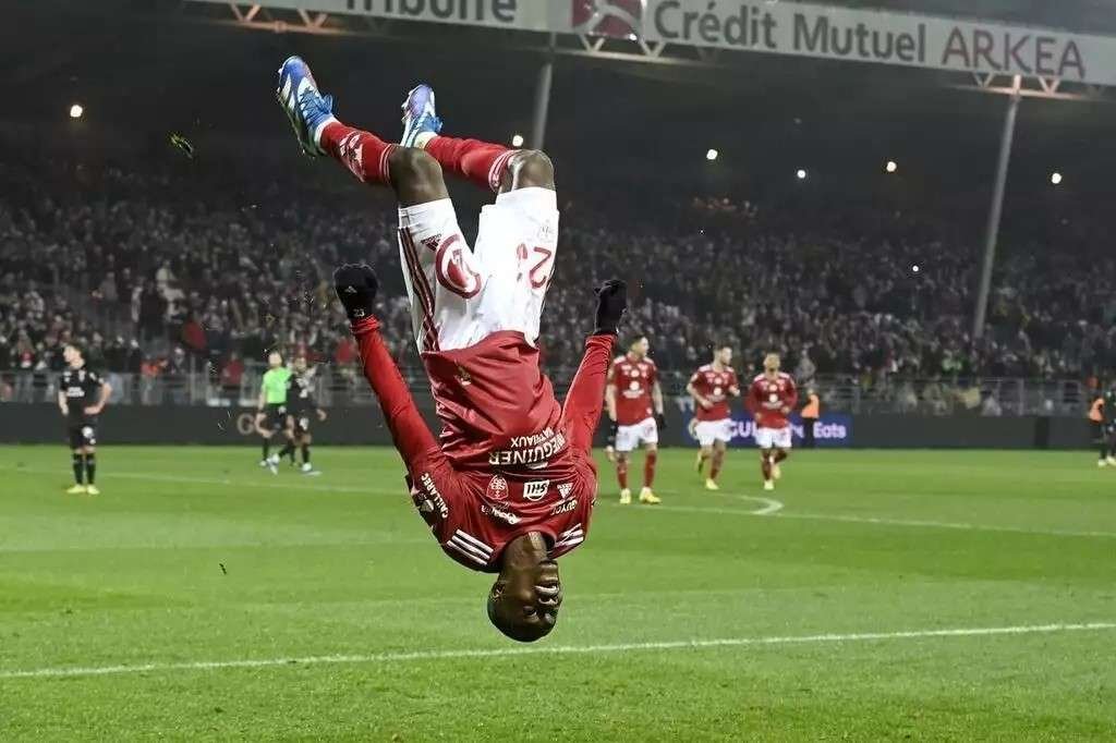 Kamory Doumbia acadmicien jmg 4 buts pour brest dans la victoire de 4-0-1