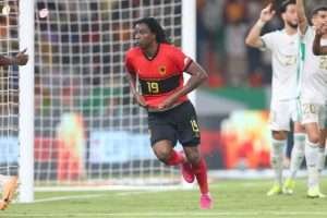 Mabululu marque pour l'Angola sur un tir de penalty