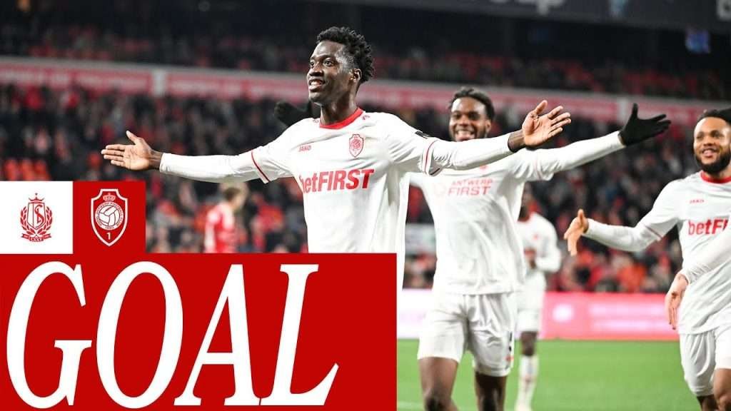 Mahamadou Doumbia academicien jmg forme a l academie de bamako marque le but gagnant de Antwerp face au Standard de Liege