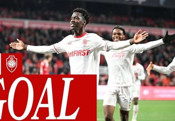 Mahamadou Doumbia academicien jmg forme a l academie de bamako marque le but gagnant de Antwerp face au Standard de Liege